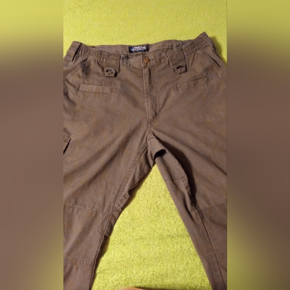 LA Police Gear Green Khaki pants. Only worn a handful of times, great condition.
